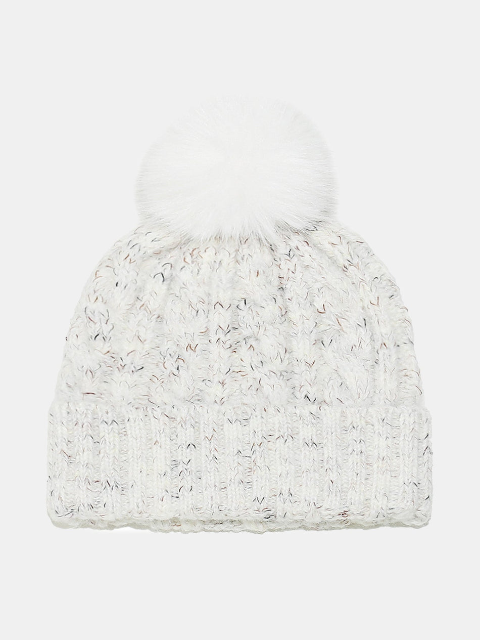 Warme gebreide muts met pompon